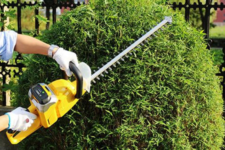 綠籬修剪機刀片應該如何更換？