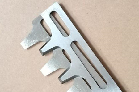 綠籬機(jī)刀片材質(zhì)解析,優(yōu)質(zhì)材料助力高效修剪!